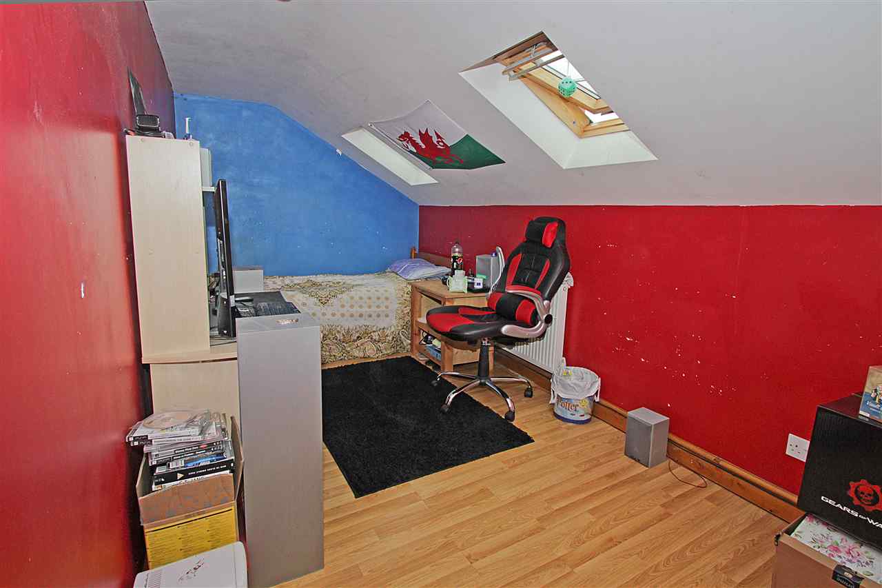 resized-2349823-Bedroom two.jpg